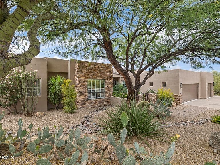 10949 E DALE Lane photo 1