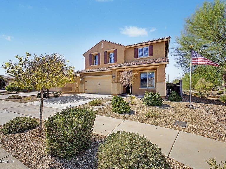 18040 W LOUISE Drive photo 3
