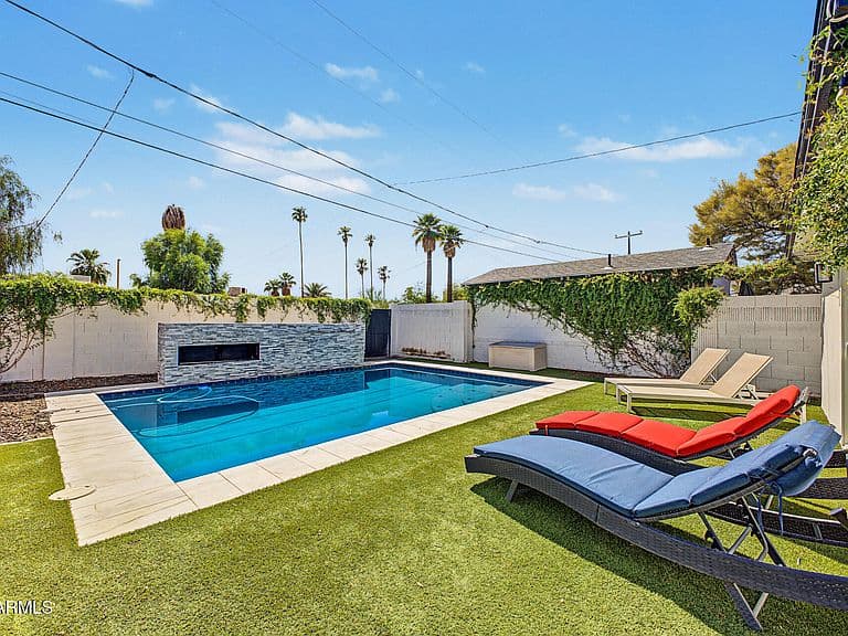 1421 E Hubbell Street photo 2