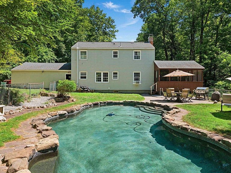 16 Juniper Drive photo 2