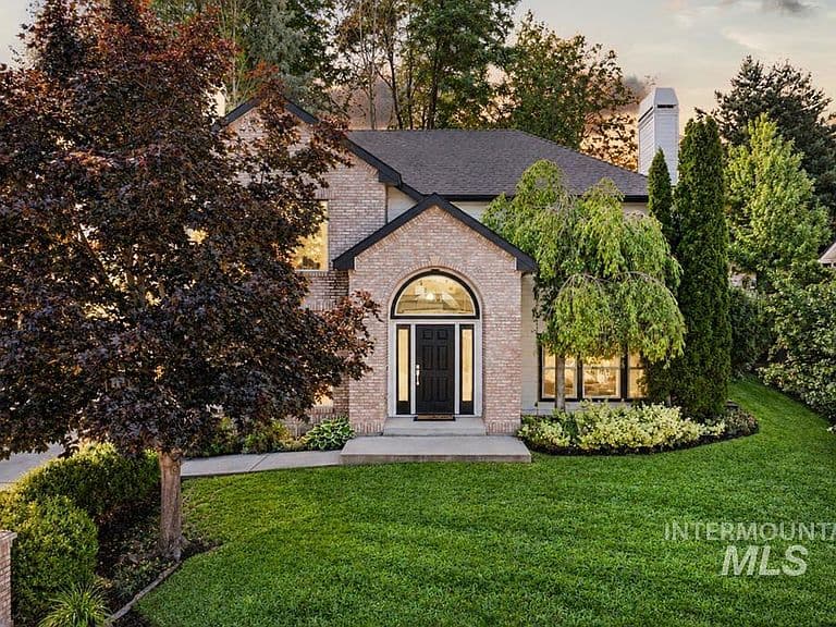 1203 E Hearthstone Dr photo 1