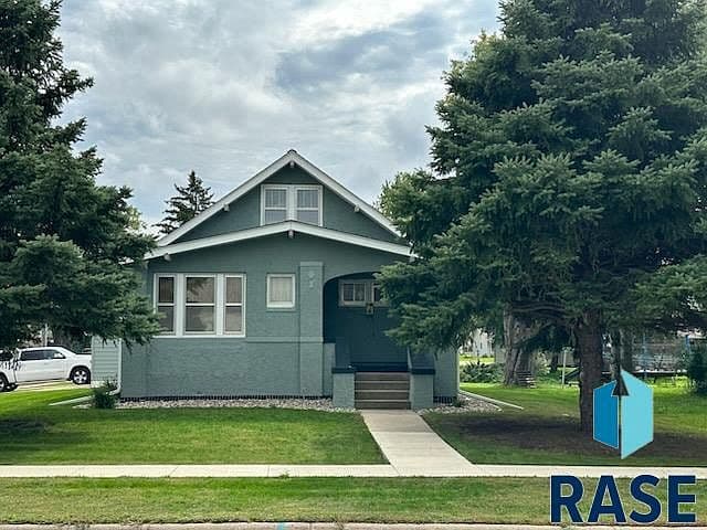 501 W Oak St photo 1