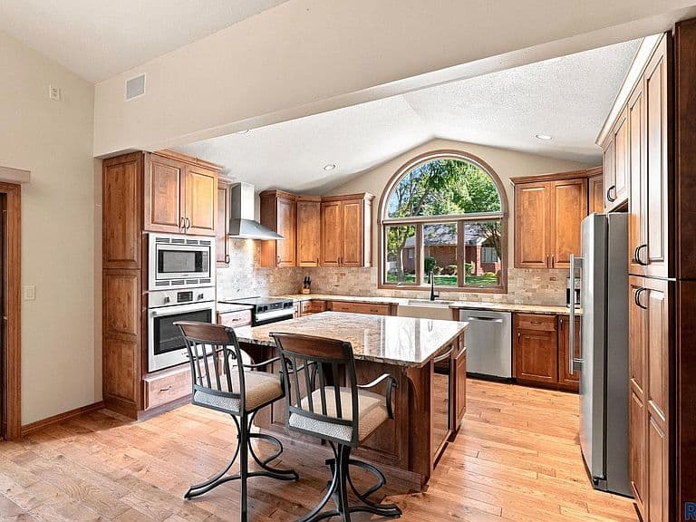 5109 S Sweetbriar Dr photo 2
