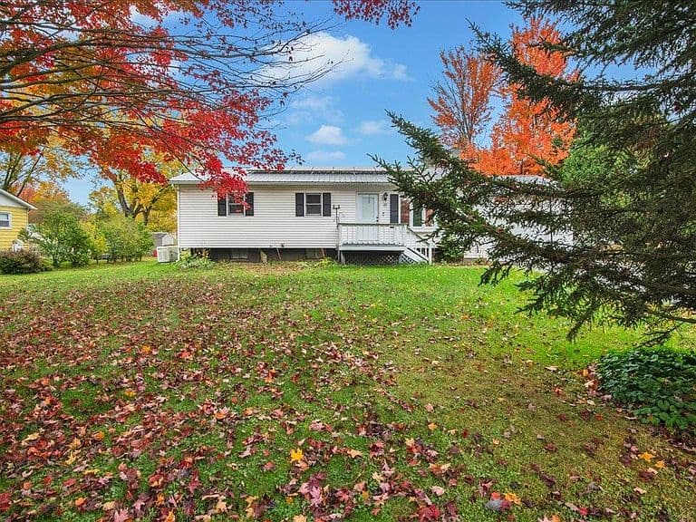 68 Arrowhead Avenue photo 3