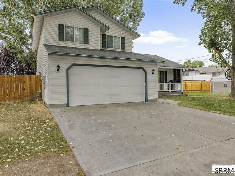 700 Aspen Ave photo 2