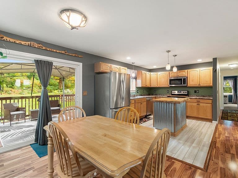 387 St. Albans Road photo 5