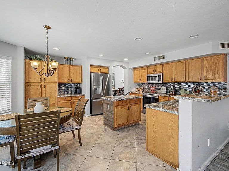 16413 W SANDRA Lane photo 5