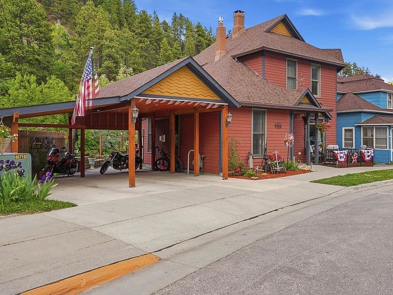 152 Charles St photo 2