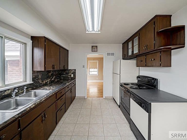 475 5th St photo 5