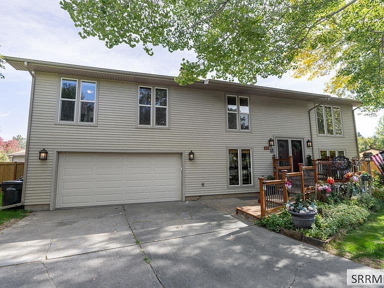 2114 Enell St photo 2