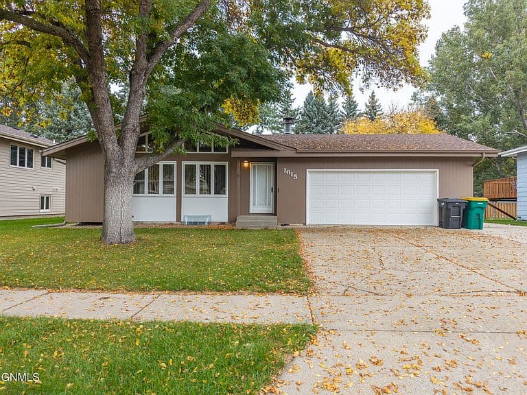 1615 Omaha Dr photo 1
