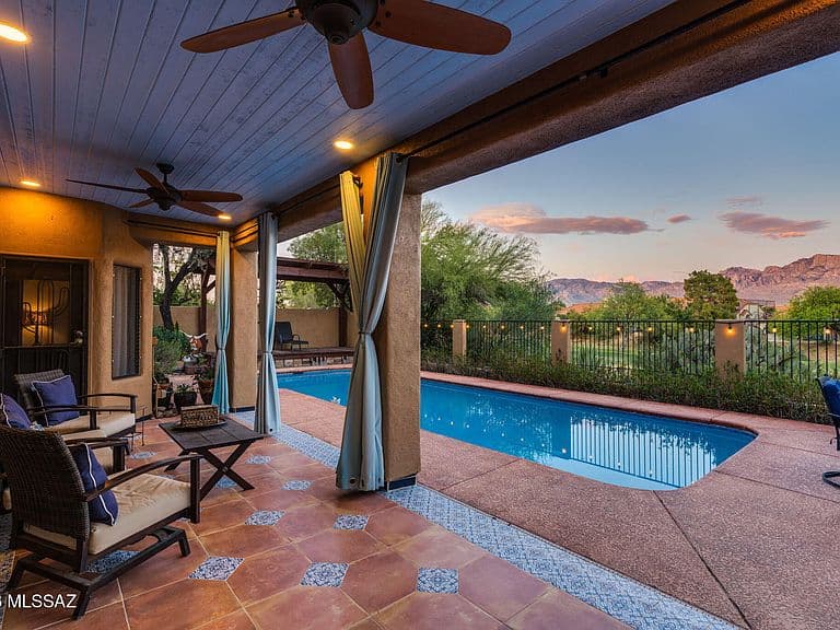 10770 N La Quinta Dr photo 1