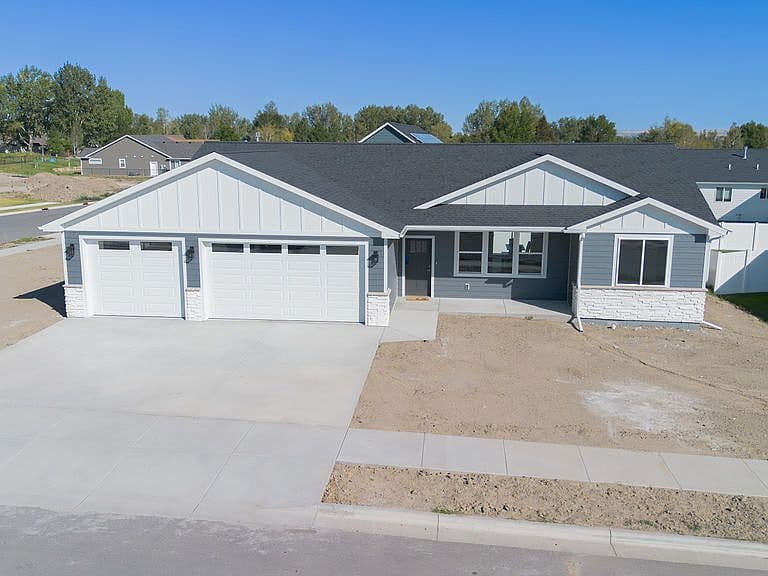 1025 Jenea Dr photo 1