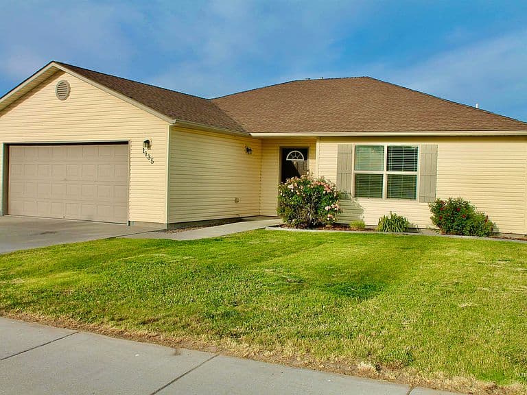 1135 Fiesta Way photo 4