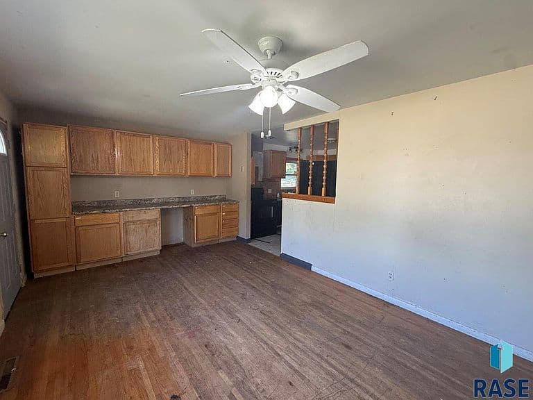 101 W Park Ave photo 5