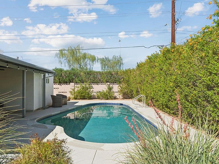 6402 E VERNON Avenue photo 4