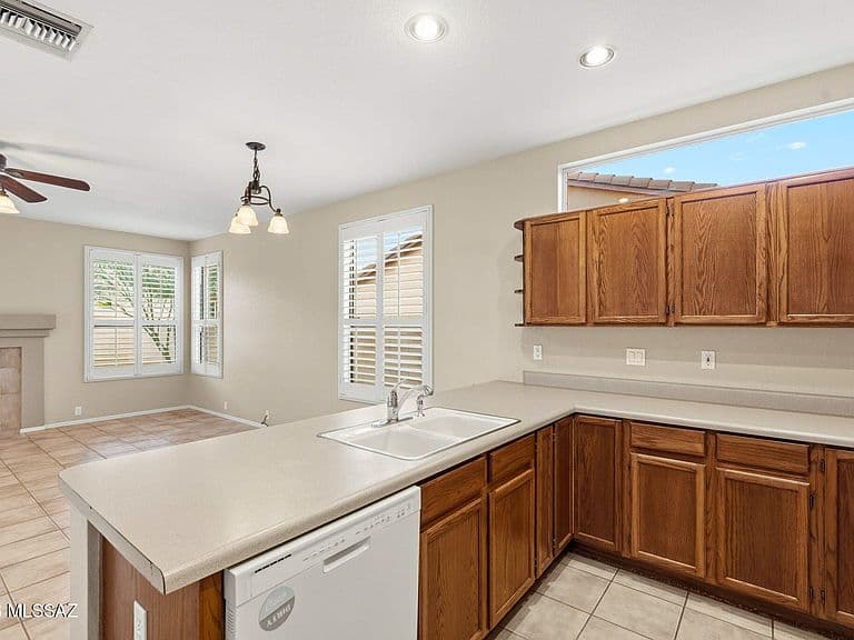 9910 N Crystal Spring Pl photo 3