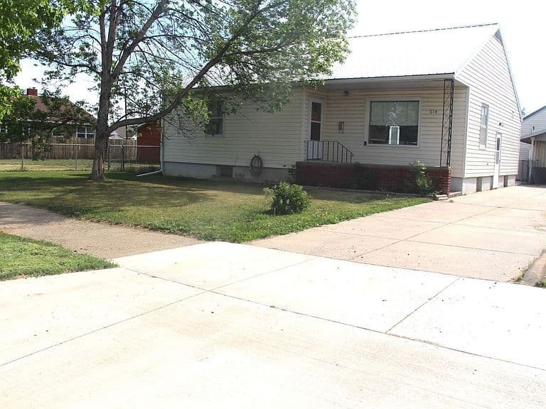 614 S Jordan Ave photo 1