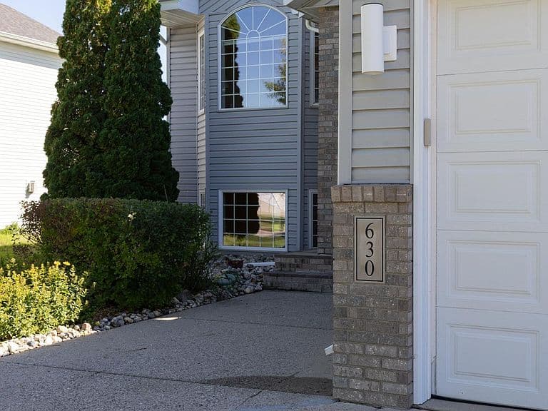 630 Wyndemere Dr photo 2