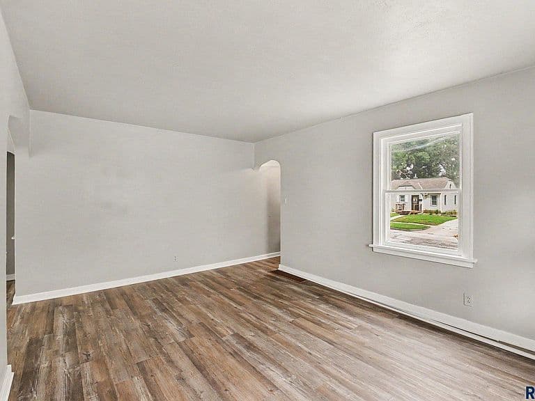 2027 S Euclid Ave photo 2