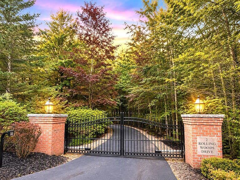 2 Rolling Woods Drive photo 2