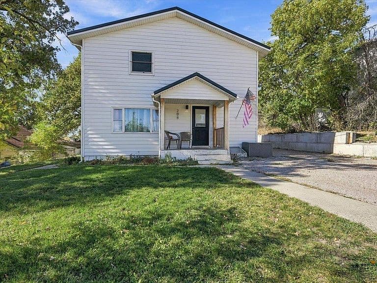 208 6th Ave photo 1