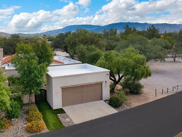 9220 E Lakeside Ct photo 1