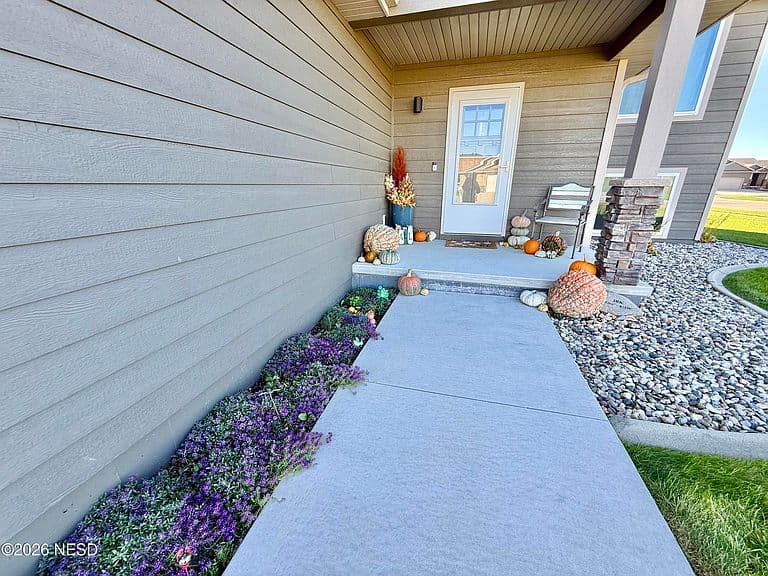 1318 Cherry Dr NE photo 2