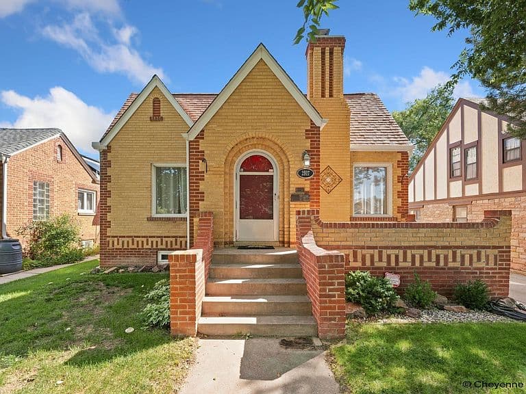 2917 Pioneer Ave photo 1
