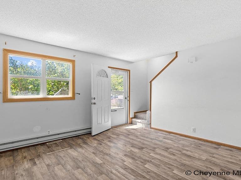 100 Clover Ct photo 4