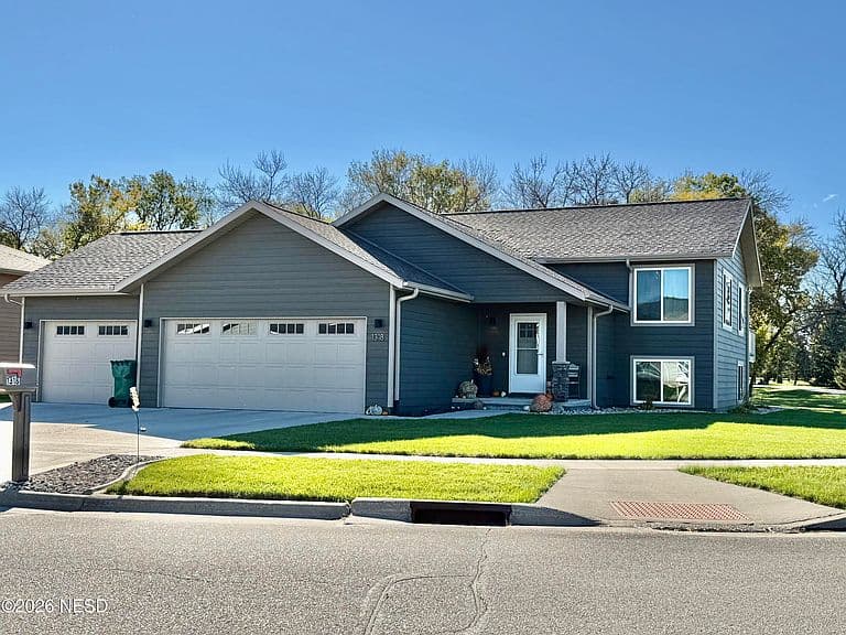 1318 Cherry Dr NE photo 1