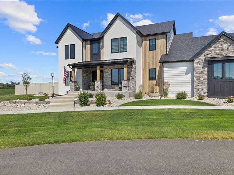 518 Moonstone Ln photo 1