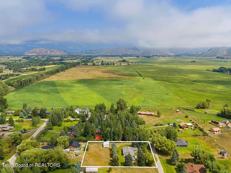 2400 Grand Teton Cir photo 2