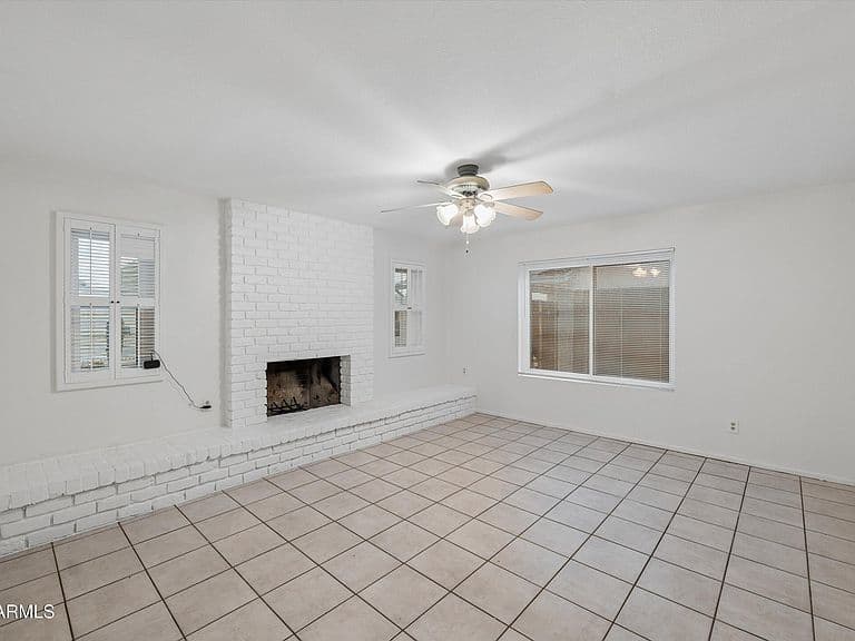 2802 W MORTEN Avenue photo 5