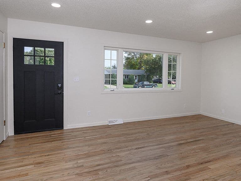 335 W Ingals Ave photo 3
