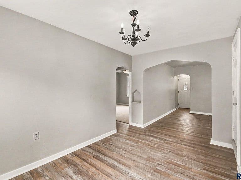 2027 S Euclid Ave photo 4