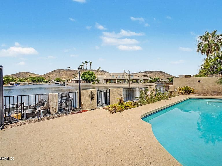 5840 W ABRAHAM Lane photo 2