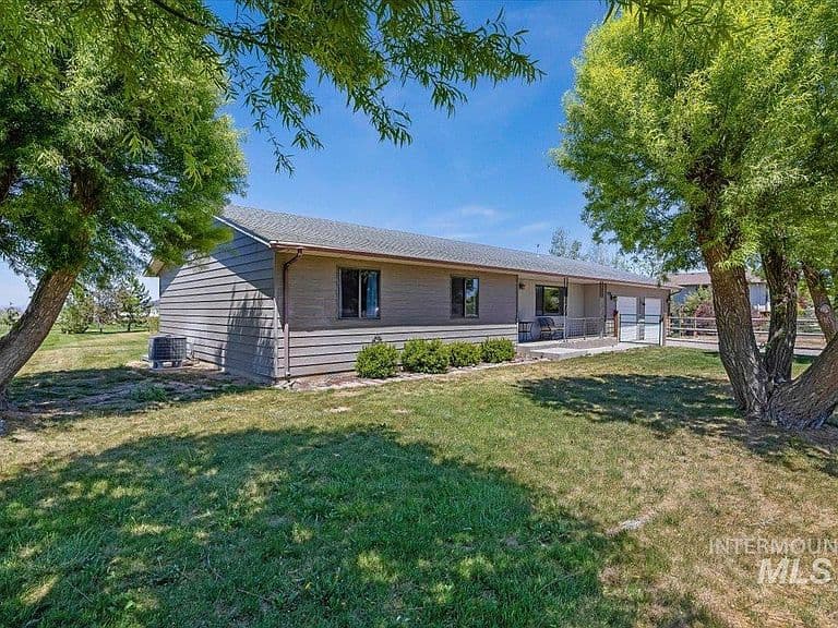 1030 Clear Creek Dr photo 2