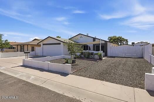 8650 N 56th Avenue photo 3