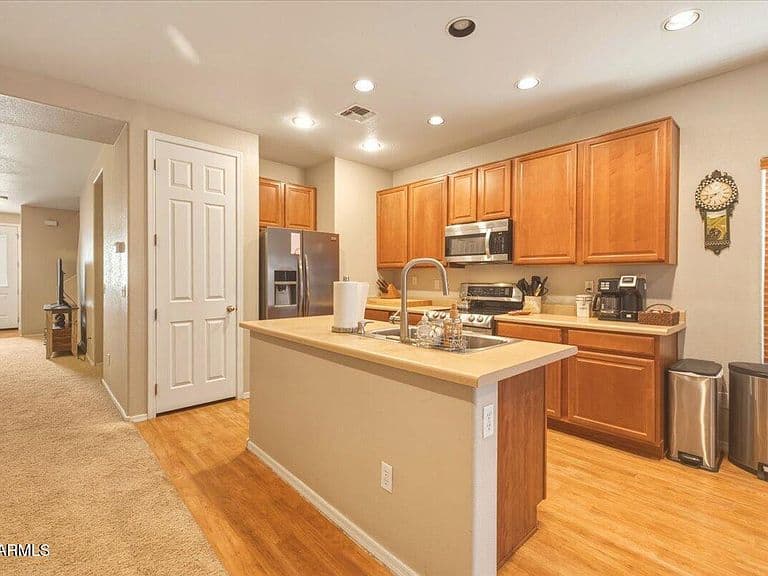 6366 W BARBARA Avenue photo 2