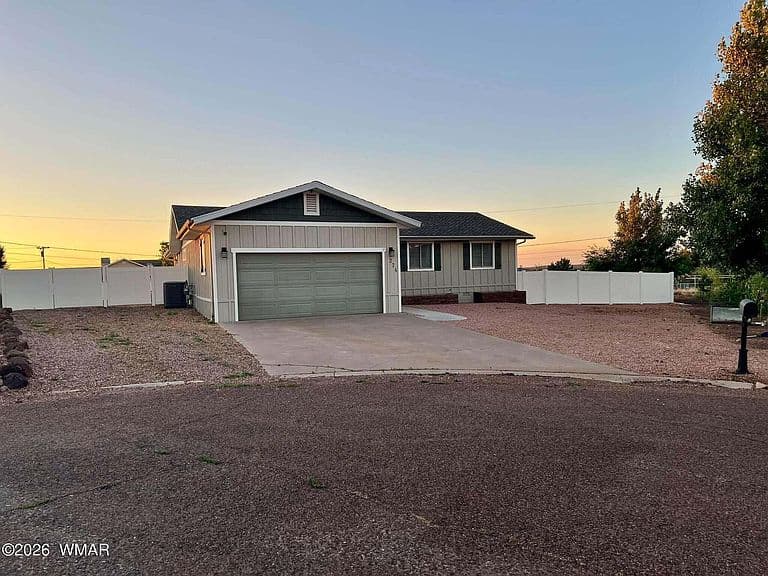 274 W Sycamore photo 1