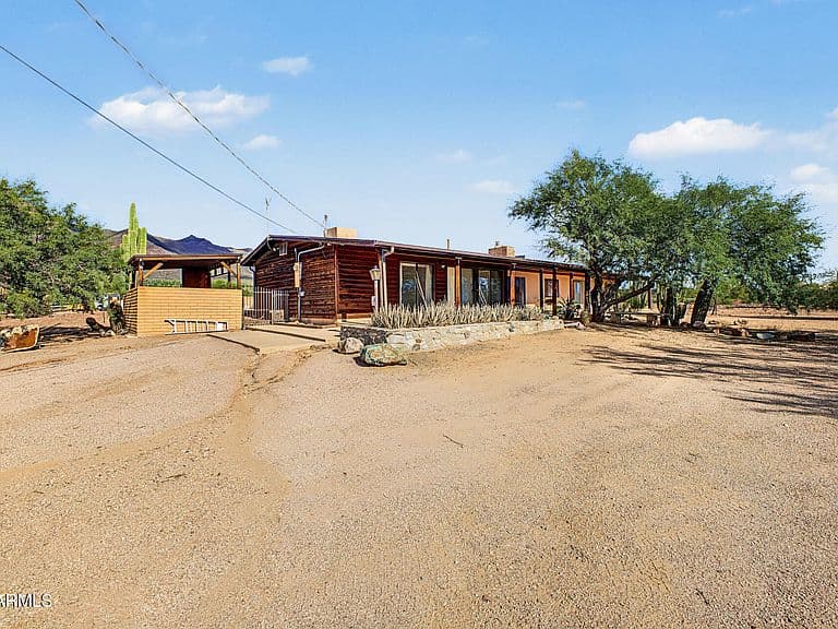 685 S HOLMES Road photo 2