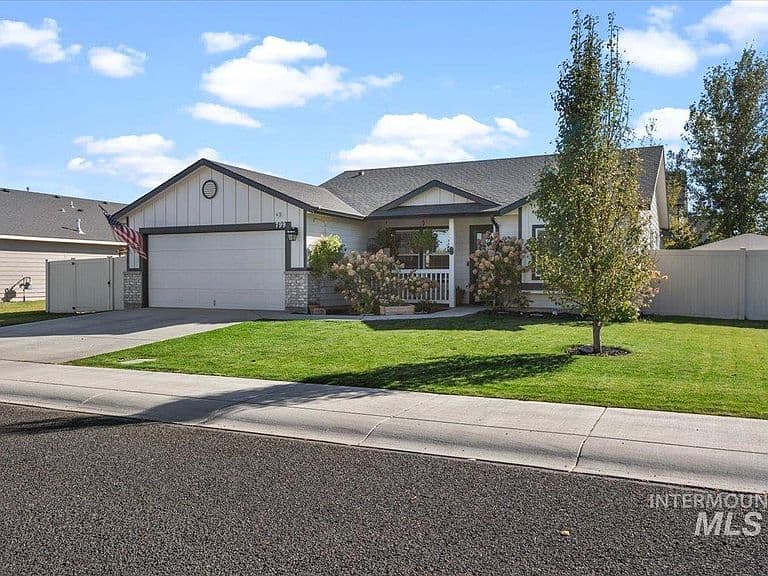 799 Pronghorn Dr photo 3