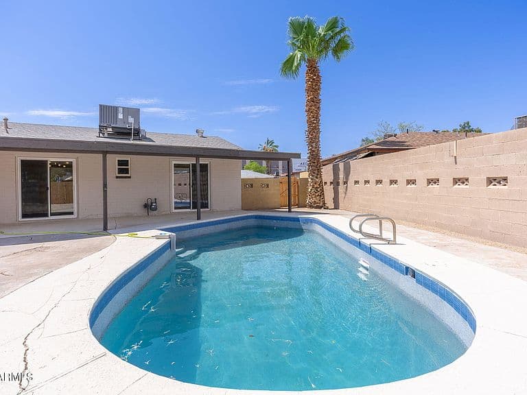 845 N LAS PALMAS Drive photo 1