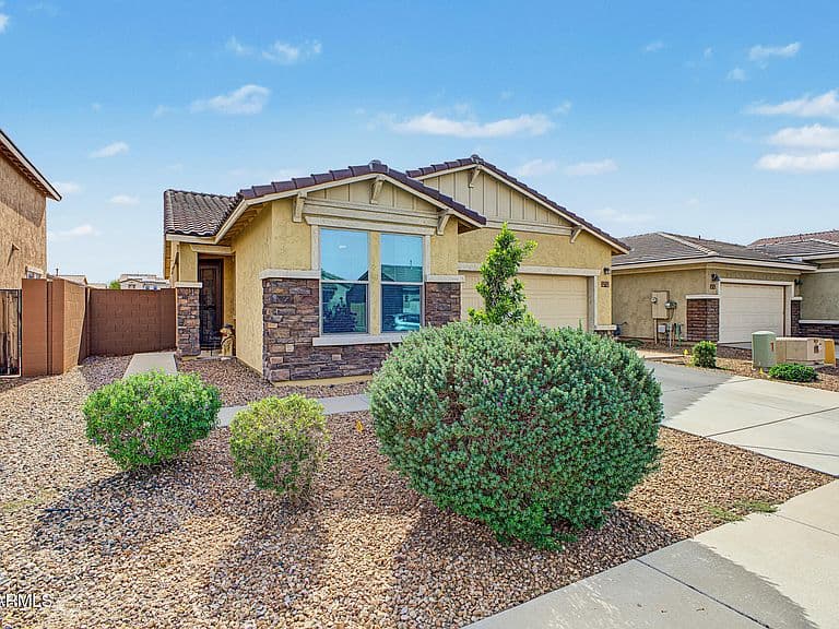 41263 W ELM Drive photo 1