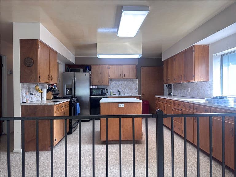 114 Erie Ave photo 4