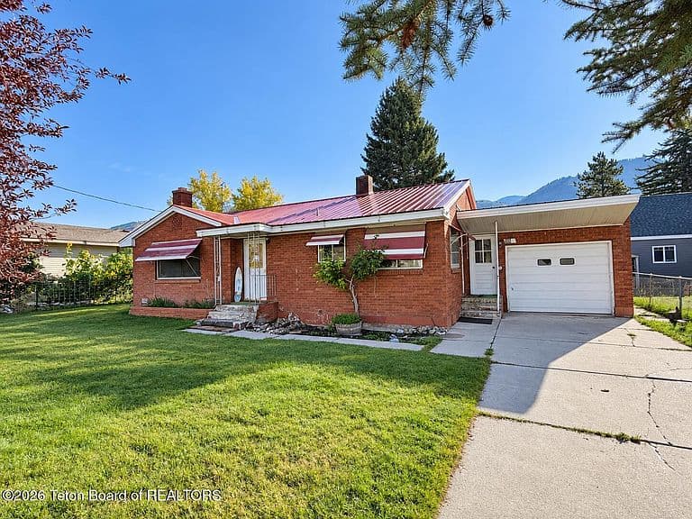 583 Adams St photo 1