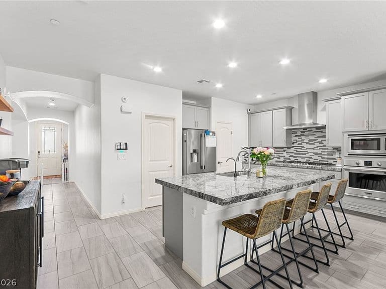 440 Calabria Beach St photo 4