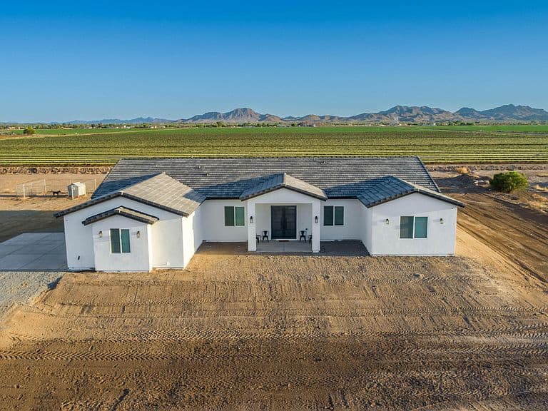 22145 W HARWELL Road photo 4