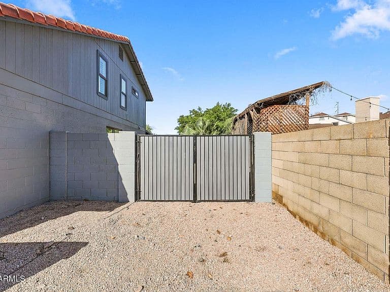 12022 N 65TH Avenue photo 4